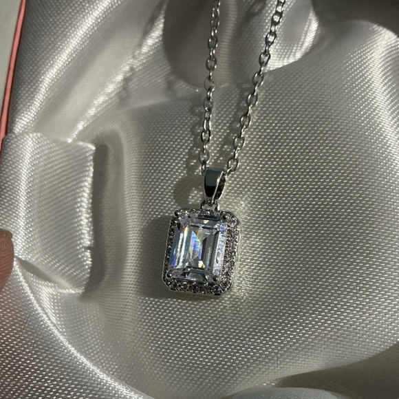 Gorgeous Radiant Cut CZ Diamond solitaire pendant necklace - Picture 4 of 16